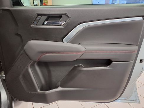 Used 2025 Chevrolet Colorado Z71 AWD/4WD image 11