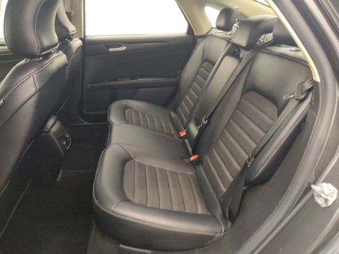 Used 2018 Ford Fusion SE w/ Equipment Group 201A image 18