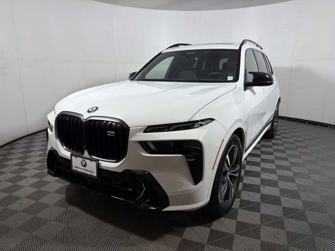 Used 2025 BMW X7 M60i w/ Climate Comfort Package image 3