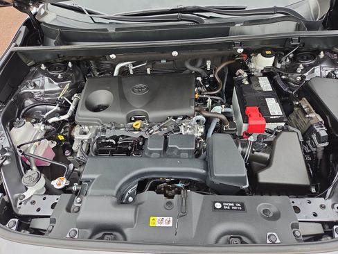 Certified 2023 Toyota RAV4 LE AWD/4WD image 28