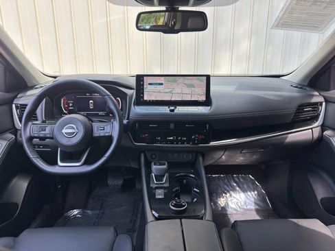 Used 2024 Nissan Rogue SL AWD/4WD image 11
