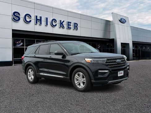 Used 2020 Ford Explorer XLT w/ Equipment Group 202A RWD image 1