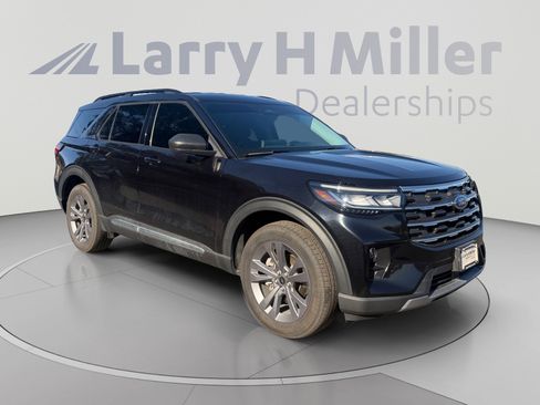 Used 2025 Ford Explorer Active w/ Active Comfort Package AWD/4WD image 7