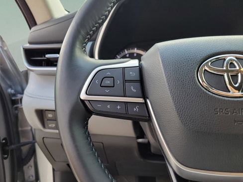 Used 2023 Toyota Highlander XLE FWD image 21