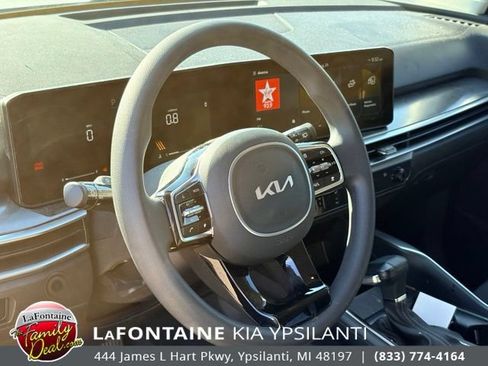 Used 2025 Kia Sorento LX FWD image 13