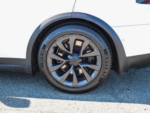 Used 2022 Tesla Model X Plaid image 8