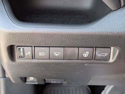 Used 2022 Toyota RAV4 SE w/ Convenience Package AWD/4WD image 25