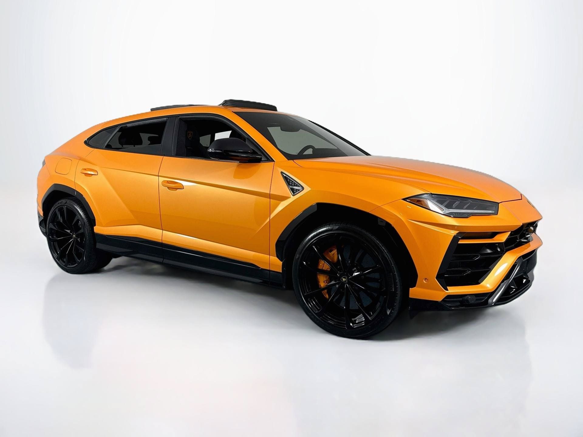 Used 2022 Lamborghini Urus AWD/4WD image 3