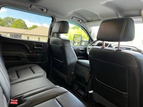 Used 2018 GMC Sierra 2500 SLT w/ Duramax Plus Package AWD/4WD image 17