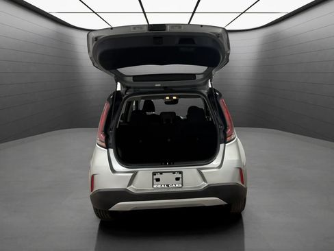 Used 2023 Kia Soul LX w/ LX Technology Package FWD image 19