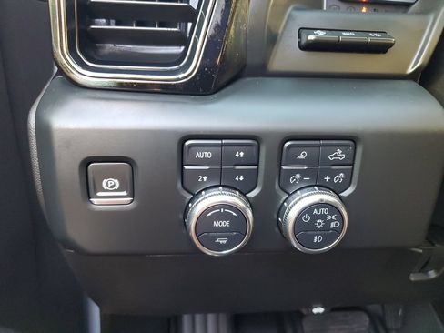 Used 2024 GMC Sierra 2500 AT4 w/ AT4 Premium Plus Package AWD/4WD image 30