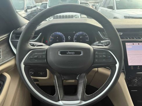 New 2025 Jeep Grand Cherokee Limited AWD/4WD image 9