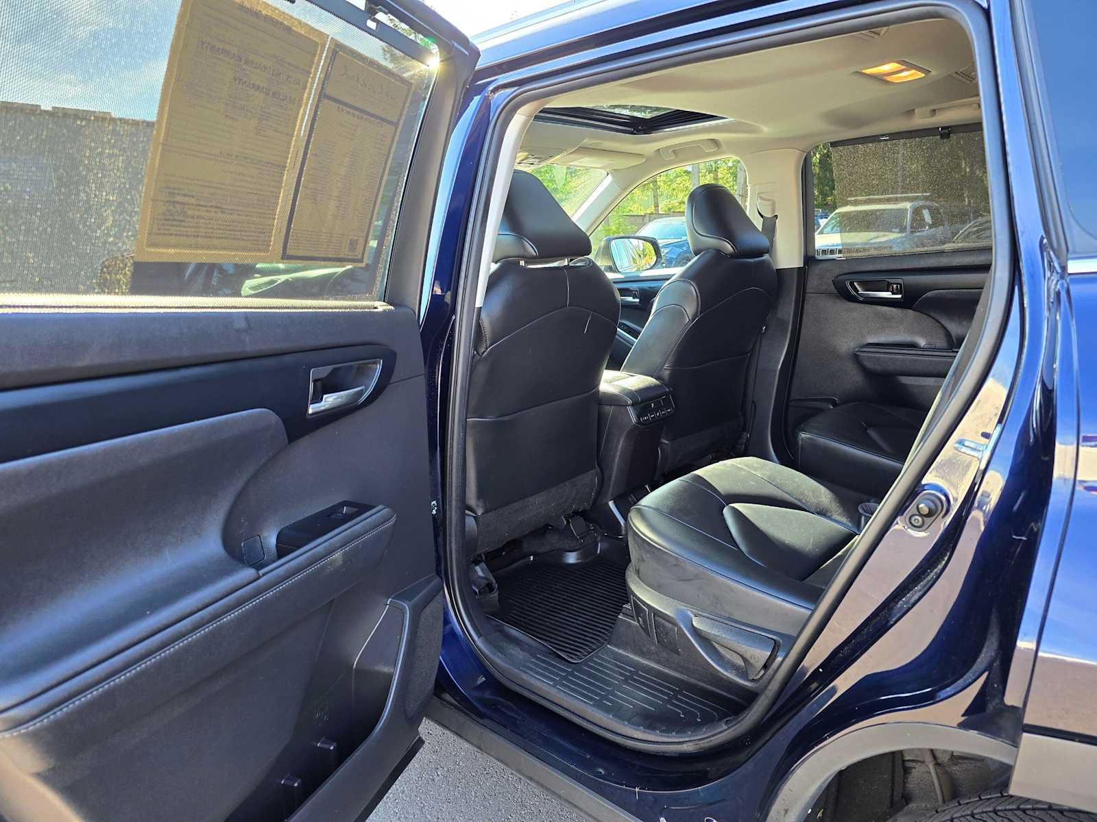 Used 2023 Toyota Highlander XLE AWD/4WD image 15