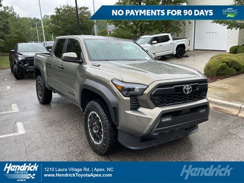 Used 2025 Toyota Tacoma TRD Off-Road AWD/4WD image 1