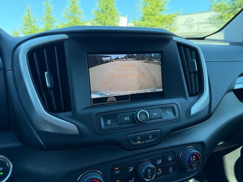 Used 2024 GMC Terrain SLE w/ Driver Convenience Package AWD/4WD image 17