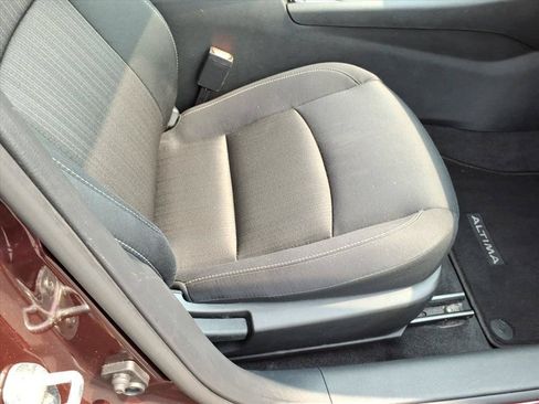 Used 2024 Nissan Altima 2.5 SV FWD image 15