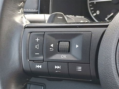 Used 2022 Nissan Pathfinder SV image 9