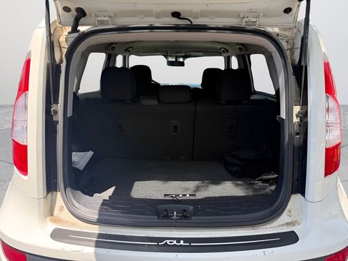 Used 2012 Kia Soul + w/ Audio Pkg FWD image 11