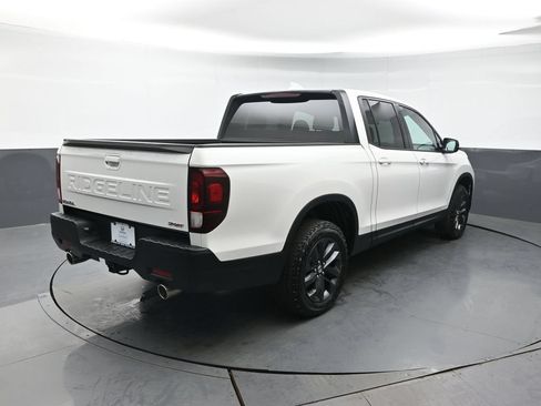 Used 2025 Honda Ridgeline Sport image 6