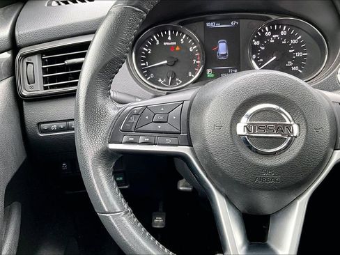 Used 2017 Nissan Rogue SV AWD/4WD image 17