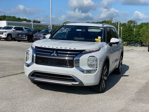 Used 2025 Mitsubishi Outlander SEL FWD image 3