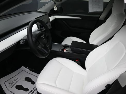 Used 2024 Tesla Model Y 2WD image 28