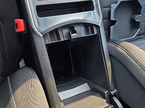 Used 2021 Ford Edge SE image 28