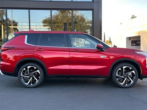 New 2025 Mitsubishi Outlander SE image 4