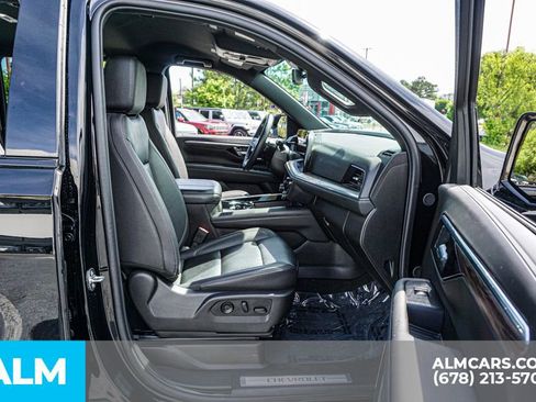 Used 2025 Chevrolet Suburban Z71 AWD/4WD image 25