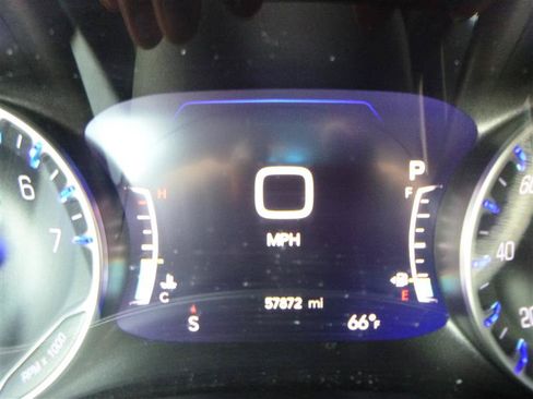 Used 2023 Chrysler Pacifica Touring-L FWD image 14