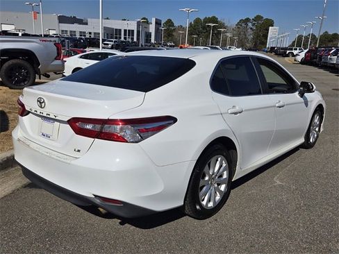 Used 2018 Toyota Camry LE w/ Moonroof Package image 12