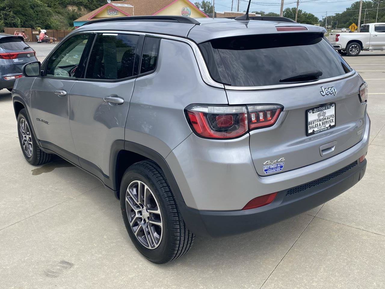 Used 2017 Jeep Compass Latitude w/ Popular Equipment Group AWD/4WD image 8