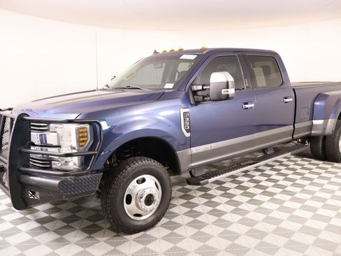 Used 2019 Ford F350 Lariat w/ Chrome Package image 11