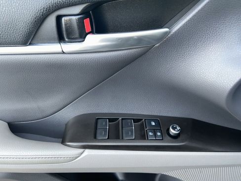 Used 2021 Toyota Camry XLE image 15
