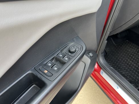 Certified 2022 Volkswagen Taos SE image 11