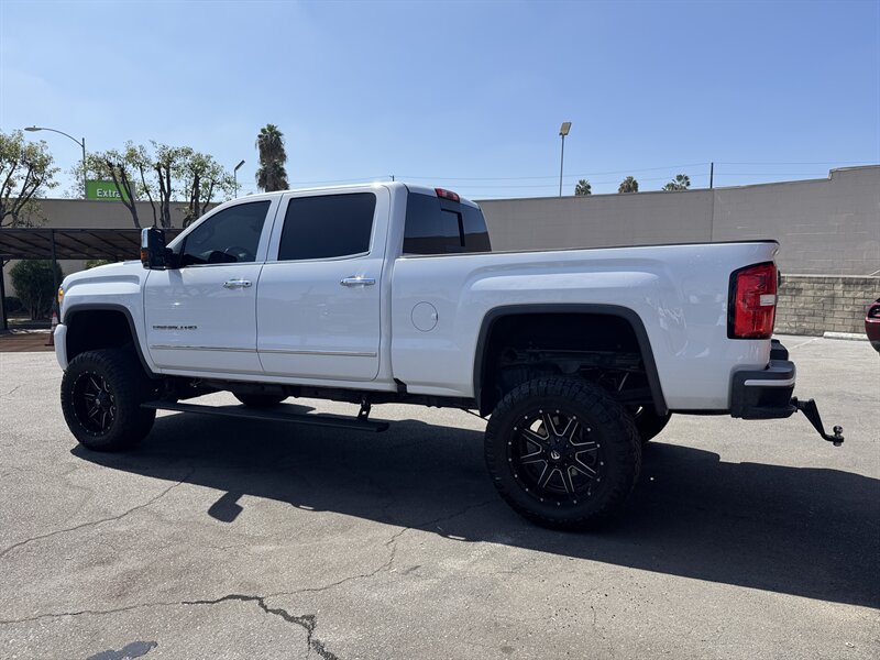 Used 2019 GMC Sierra 2500 Denali w/ Duramax Plus Package AWD/4WD image 13