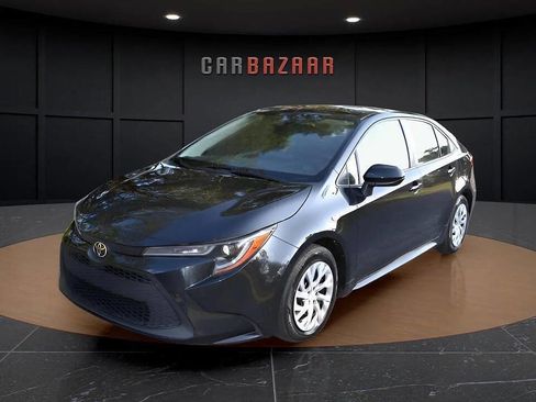 Used 2022 Toyota Corolla LE image 3