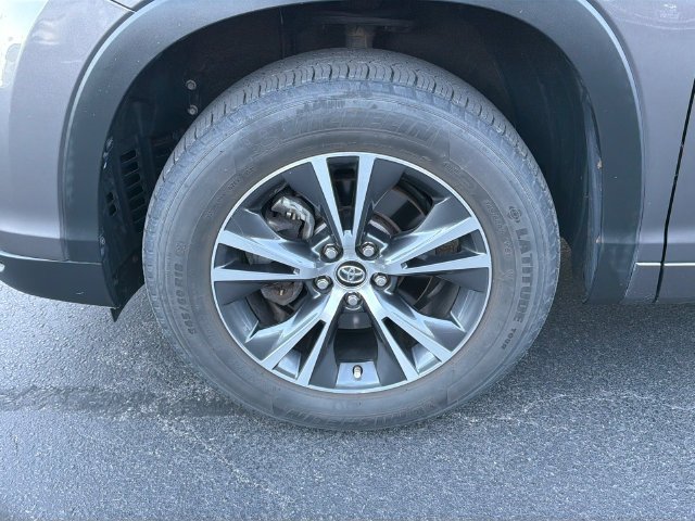 Used 2016 Toyota Highlander XLE FWD image 8