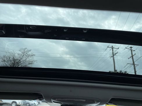 Used 2021 Toyota RAV4 XLE Premium image 22