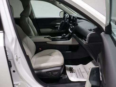 Used 2024 Toyota Grand Highlander XLE image 24