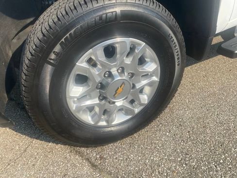 Used 2024 Chevrolet Silverado 3500 LTZ w/ LTZ Convenience Package AWD/4WD image 3