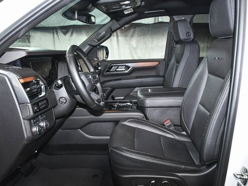 Used 2025 GMC Yukon Denali image 47