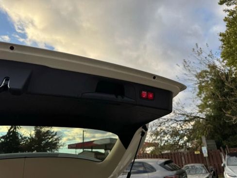 Used 2021 Mercedes-Benz GLC 300 4MATIC image 33