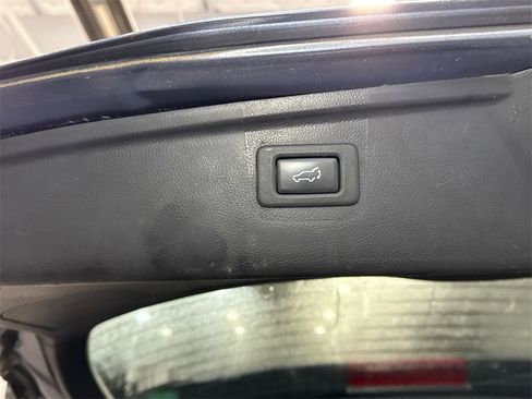 Used 2016 Subaru Outback 2.5i Premium image 12