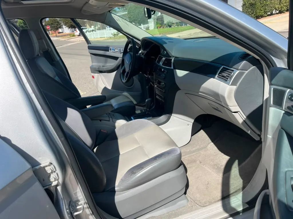 Used 2008 Chrysler Pacifica Touring FWD image 6