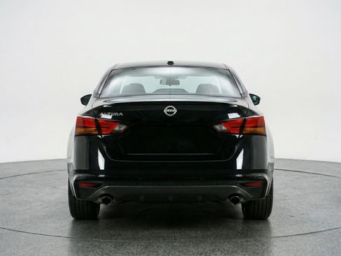 Used 2025 Nissan Altima 2.5 SV image 7