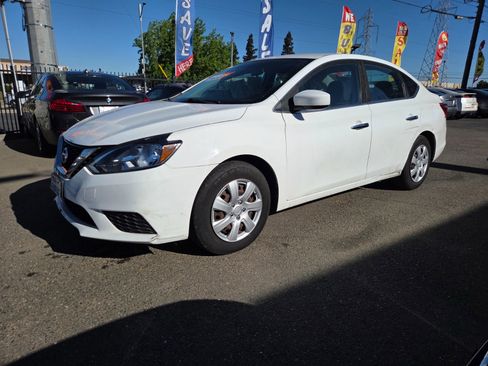 Used 2017 Nissan Sentra SV image 1