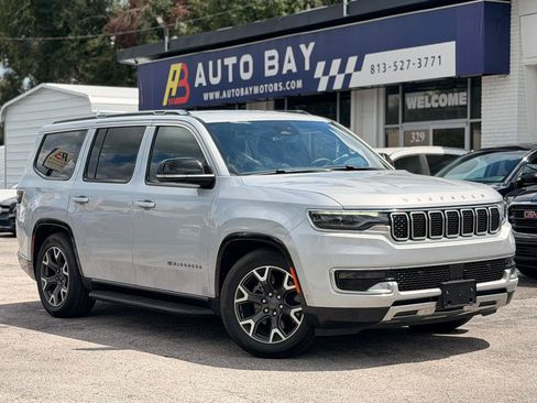 Used 2024 Jeep Wagoneer Series III AWD/4WD image 5
