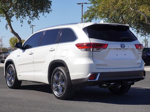 Used 2019 Toyota Highlander Limited Platinum image 3