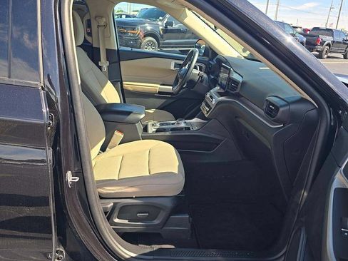 Used 2023 Ford Explorer XLT AWD/4WD image 10